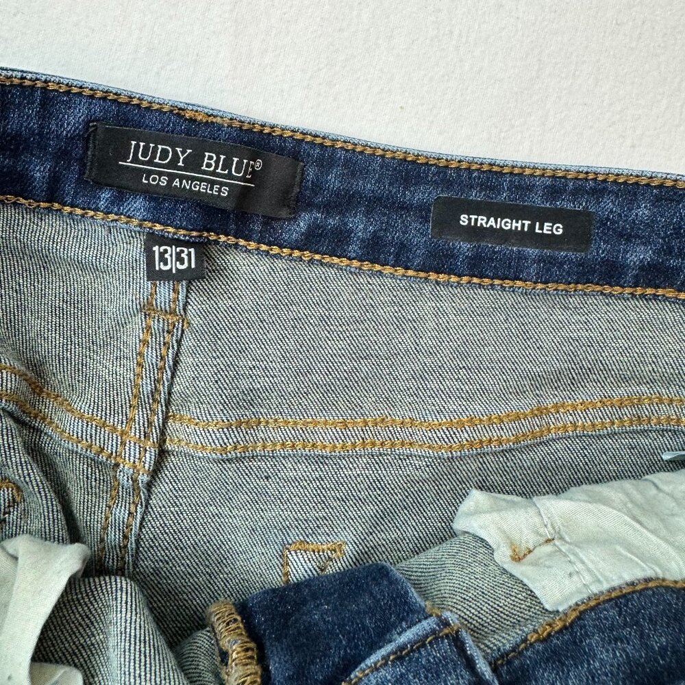 JUDY BLUE Walnut Creek Mid Rise Cropped Straight, Size 13/31 Women's - Picture 6 of 7